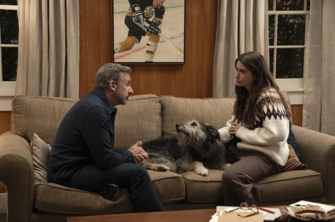 Steve Carell e Charly Clive in una scena di Rooster, dal 9 marzo su HBO Max