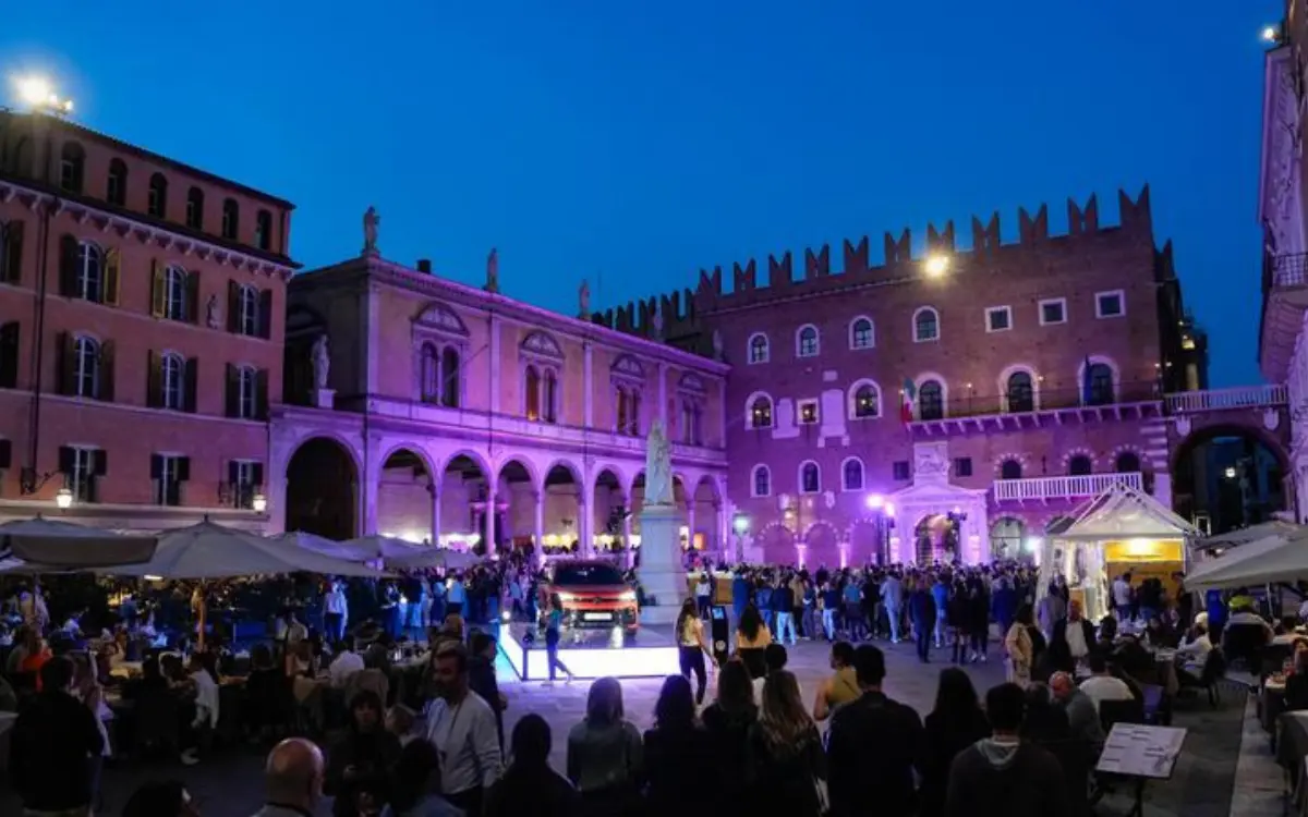 Vinitaly 2026 di notte si accende con il Fuorisalone