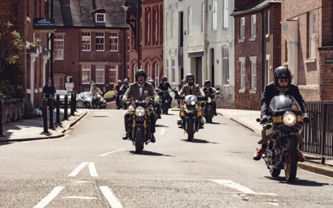 Distinguished Gentleman's Ride 2026 - motociclisti eleganti in parata
