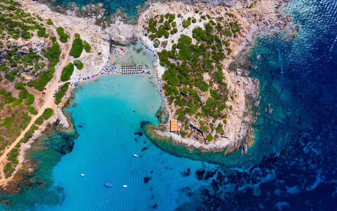 Punta Molentis in Sardegna è al centro di un caso di cronaca che promette di accendere l'estate sarda